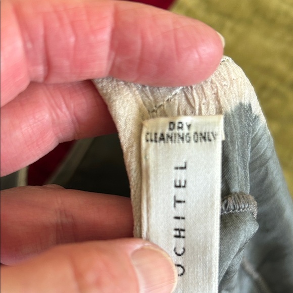 Viviana Uchitel Chic Grey and Cream Women's Sleeveless Blouse - Picture 8 of 8